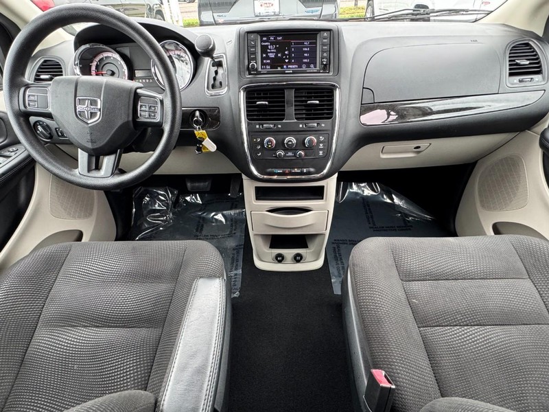 Dodge Grand Caravan Vehicle Image 17