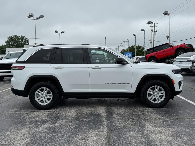 Jeep Grand Cherokee Vehicle Image 02