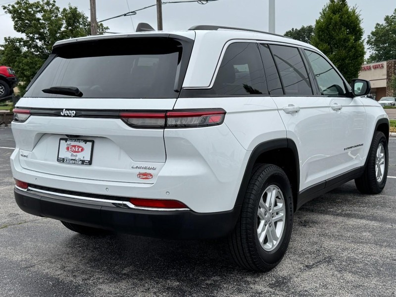 Jeep Grand Cherokee Vehicle Image 03