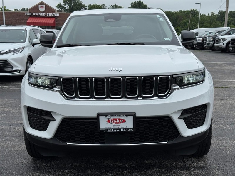 Jeep Grand Cherokee Vehicle Image 09