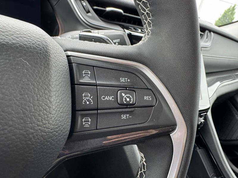 Jeep Grand Cherokee Vehicle Image 23