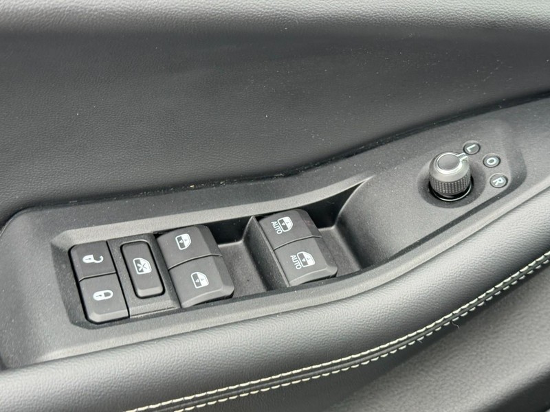 Jeep Grand Cherokee Vehicle Image 28