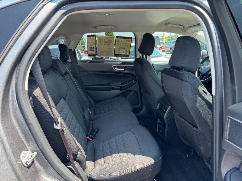 Ford Edge Vehicle Image 15
