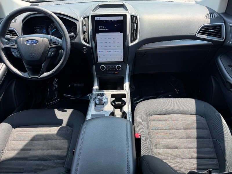 Ford Edge Vehicle Image 16