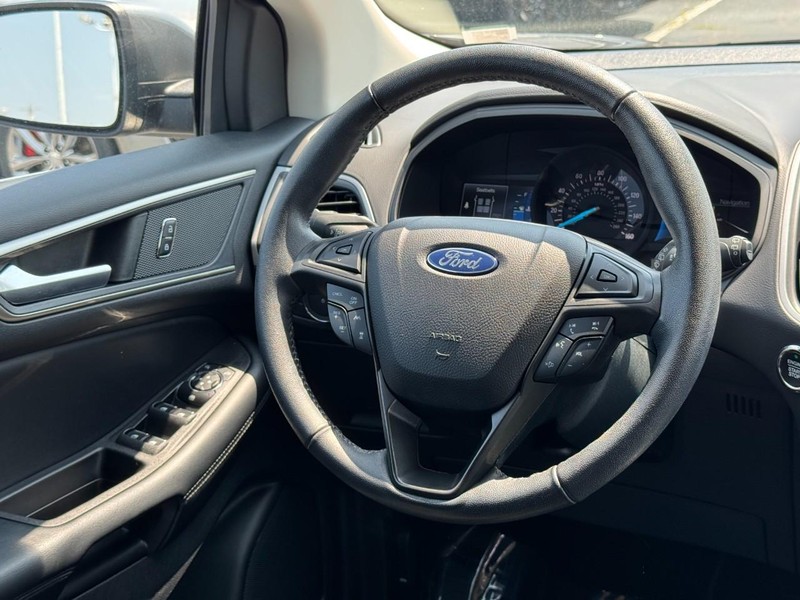 Ford Edge Vehicle Image 17