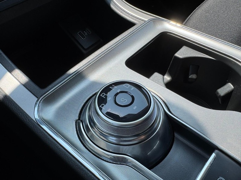 Ford Edge Vehicle Image 24