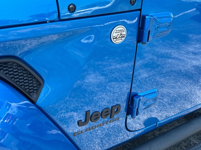 Jeep Gladiator Vehicle Image 11