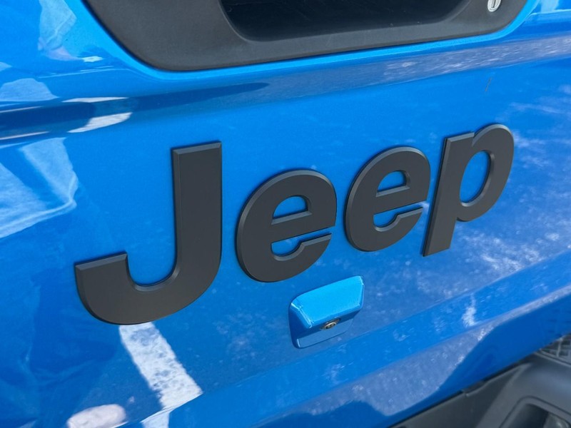 Jeep Gladiator Vehicle Image 12