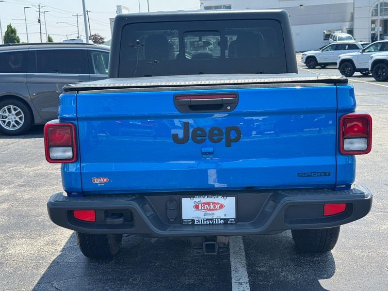 Jeep Gladiator Vehicle Image 14