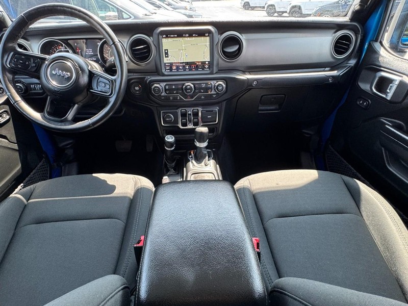 Jeep Gladiator Vehicle Image 16