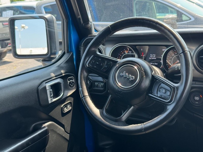 Jeep Gladiator Vehicle Image 17