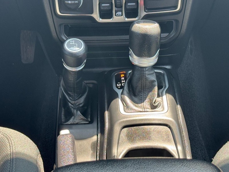 Jeep Gladiator Vehicle Image 19