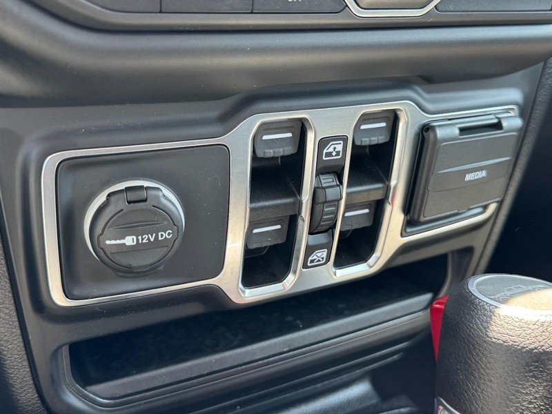 Jeep Gladiator Vehicle Image 28