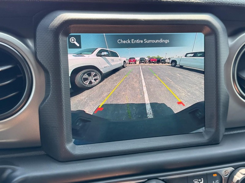 Jeep Gladiator Vehicle Image 31