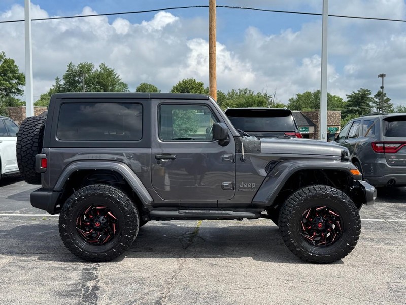 Jeep Wrangler Vehicle Image 02
