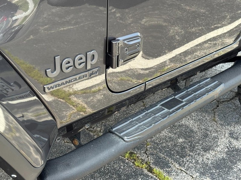 Jeep Wrangler Vehicle Image 11