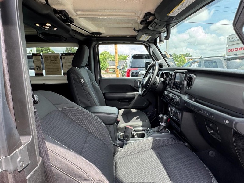 Jeep Wrangler Vehicle Image 14