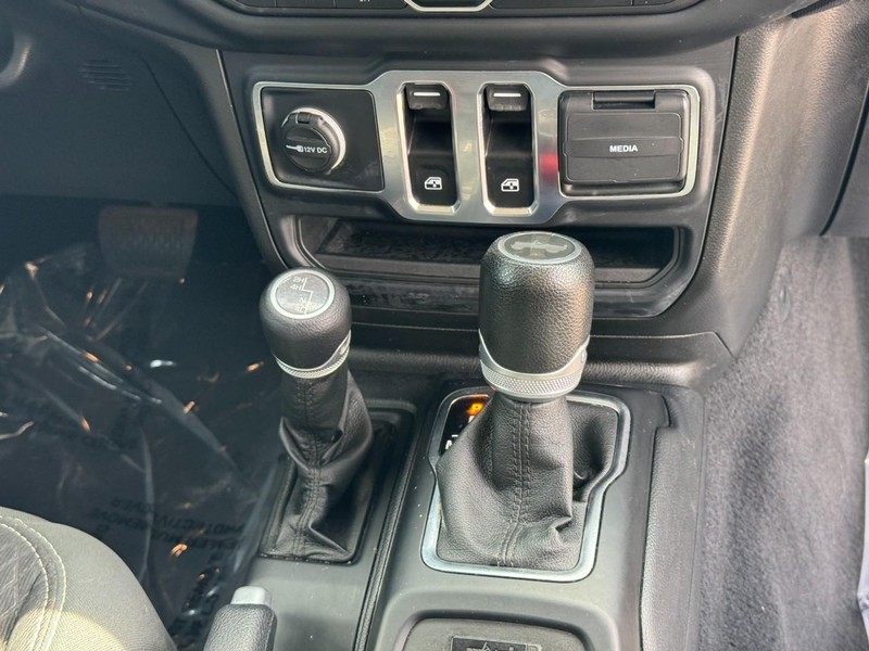 Jeep Wrangler Vehicle Image 19