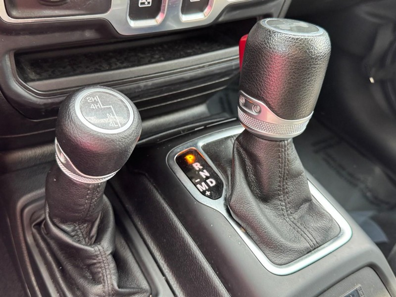 Jeep Wrangler Vehicle Image 24