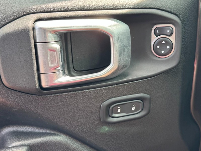 Jeep Wrangler Vehicle Image 32