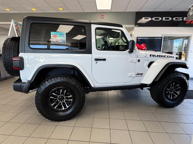 Jeep Wrangler Vehicle Image 02