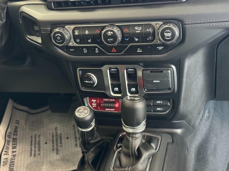 Jeep Wrangler Vehicle Image 21