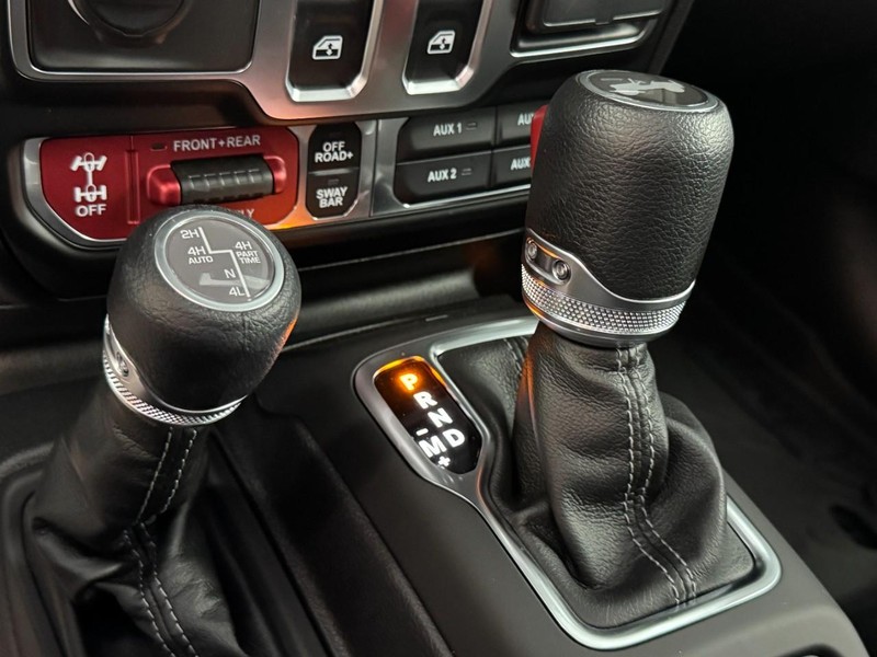 Jeep Wrangler Vehicle Image 24