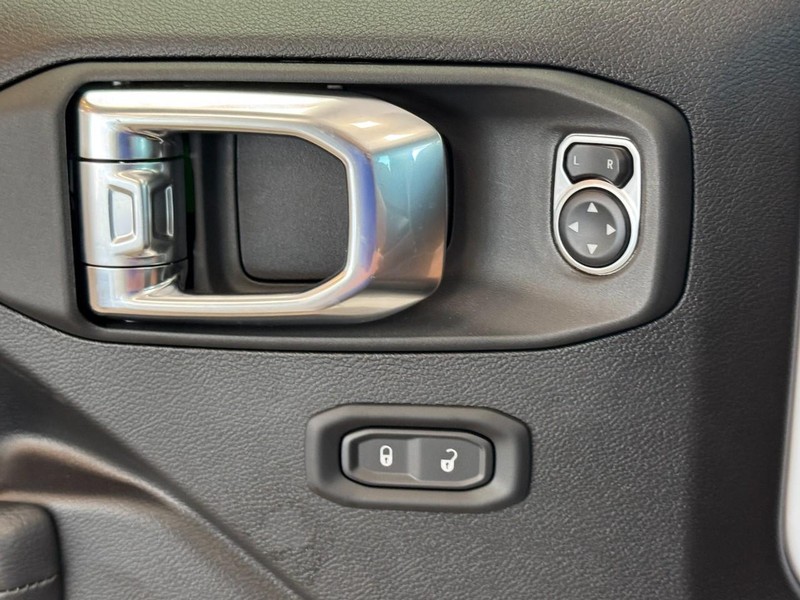 Jeep Wrangler Vehicle Image 28