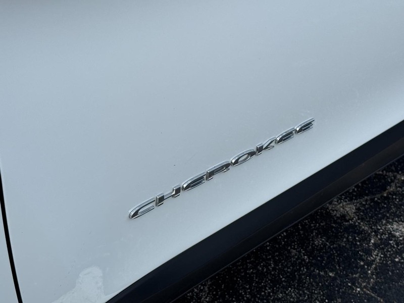 Jeep Cherokee Vehicle Image 12