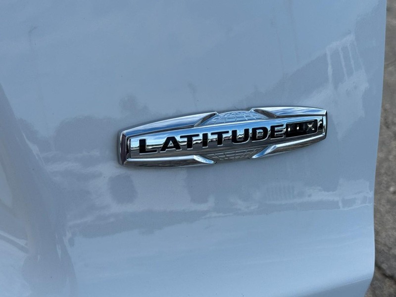 Jeep Cherokee Vehicle Image 14
