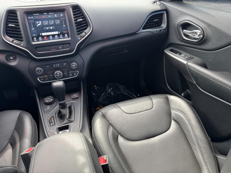 Jeep Cherokee Vehicle Image 25