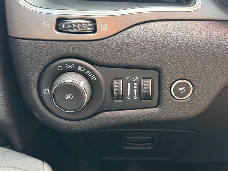 Jeep Cherokee Vehicle Image 26