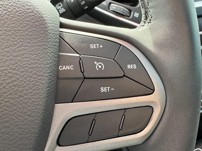 Jeep Cherokee Vehicle Image 28