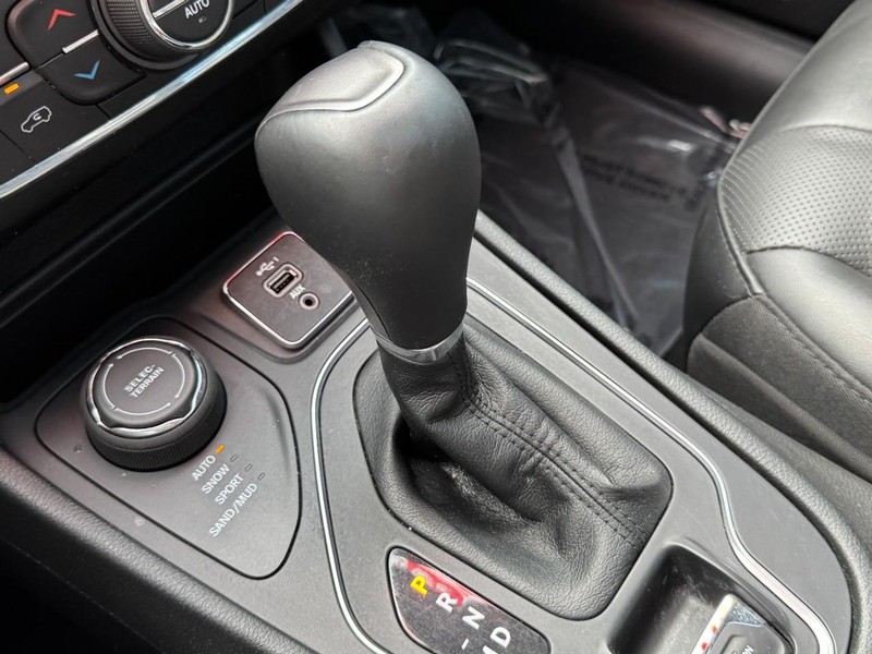 Jeep Cherokee Vehicle Image 30