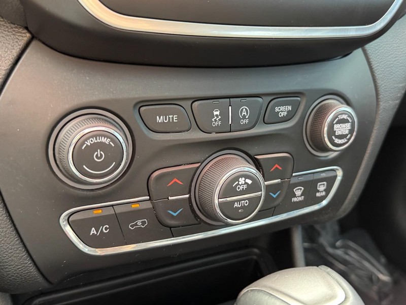 Jeep Cherokee Vehicle Image 31