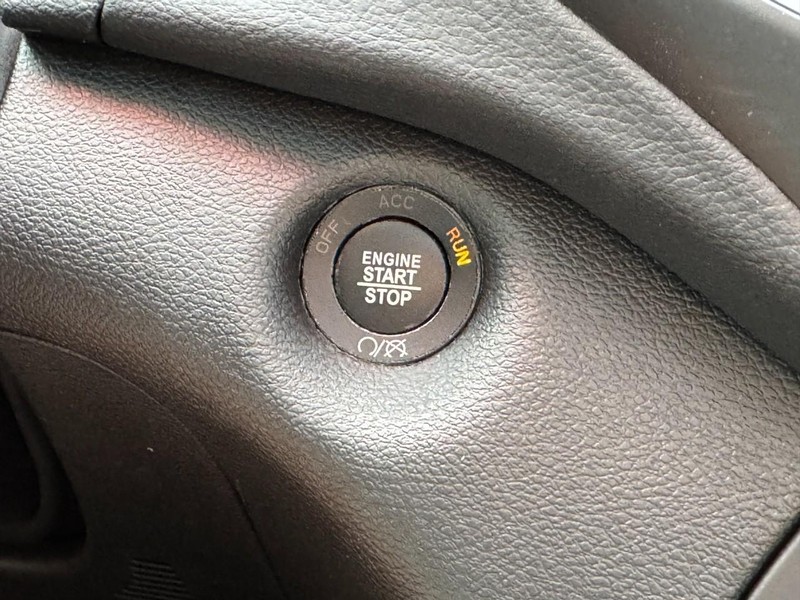 Jeep Cherokee Vehicle Image 32