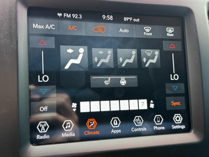 Jeep Cherokee Vehicle Image 33