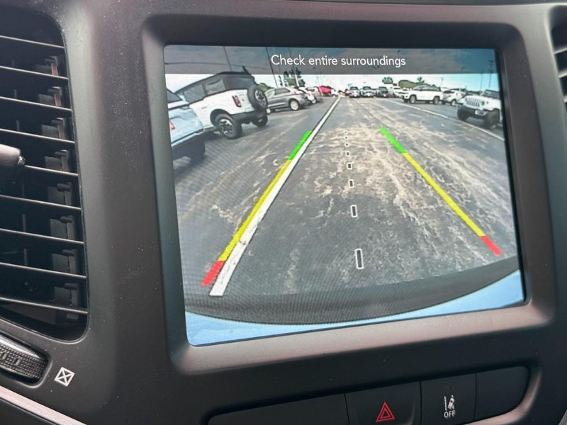 Jeep Cherokee Vehicle Image 34