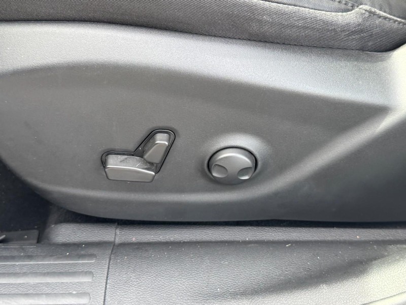 Jeep Cherokee Vehicle Image 36