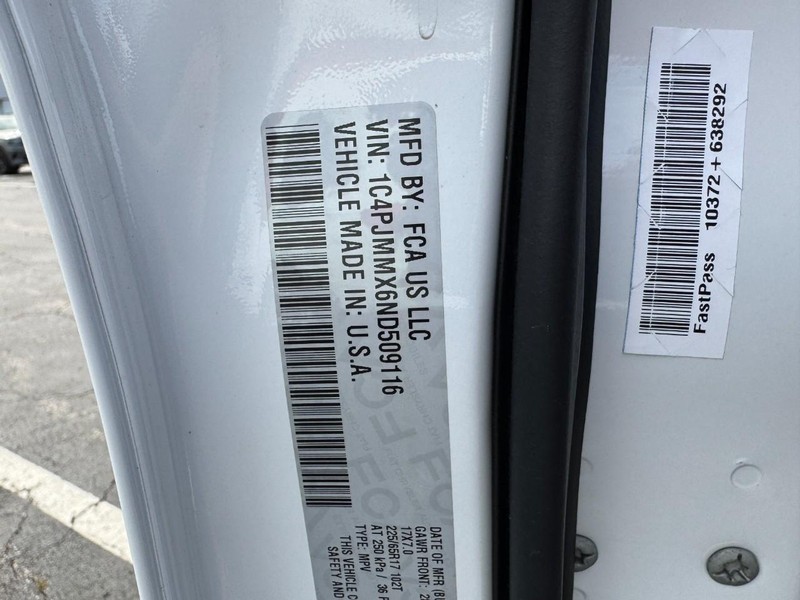 Jeep Cherokee Vehicle Image 38