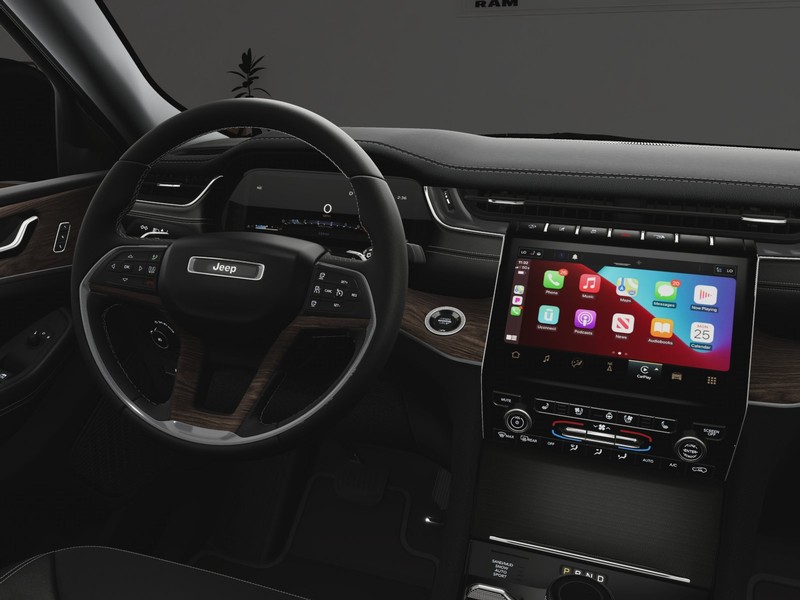 Jeep Grand Cherokee Vehicle Image 18
