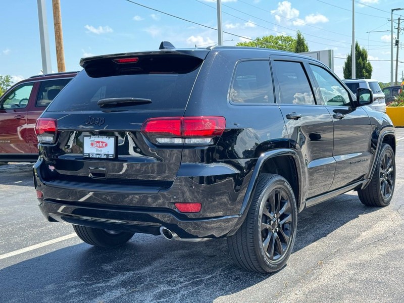 Jeep Grand Cherokee Vehicle Image 03