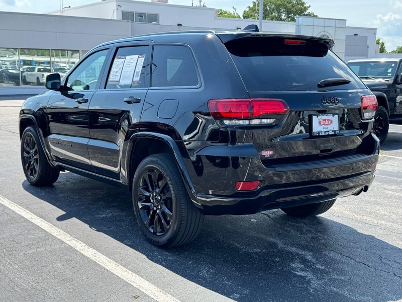 Jeep Grand Cherokee Vehicle Image 04