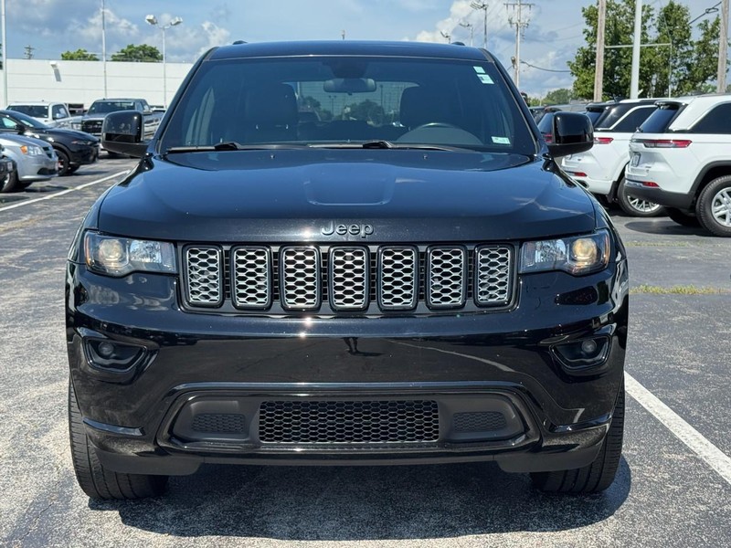 Jeep Grand Cherokee Vehicle Image 09