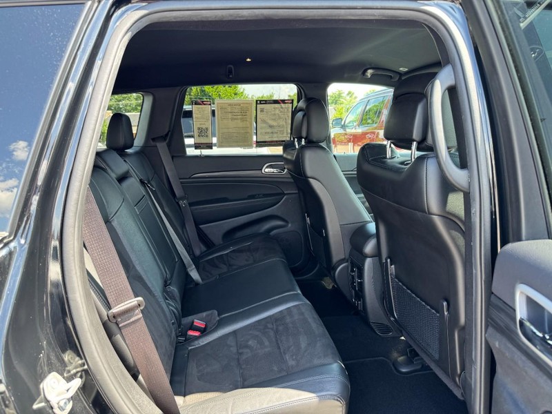 Jeep Grand Cherokee Vehicle Image 17