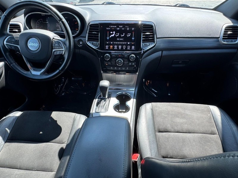 Jeep Grand Cherokee Vehicle Image 18