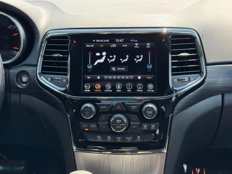 Jeep Grand Cherokee Vehicle Image 20