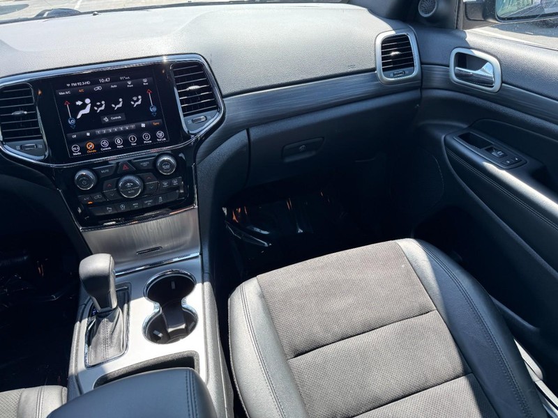 Jeep Grand Cherokee Vehicle Image 22