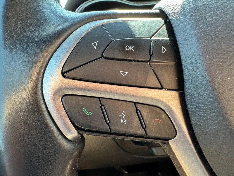 Jeep Grand Cherokee Vehicle Image 23