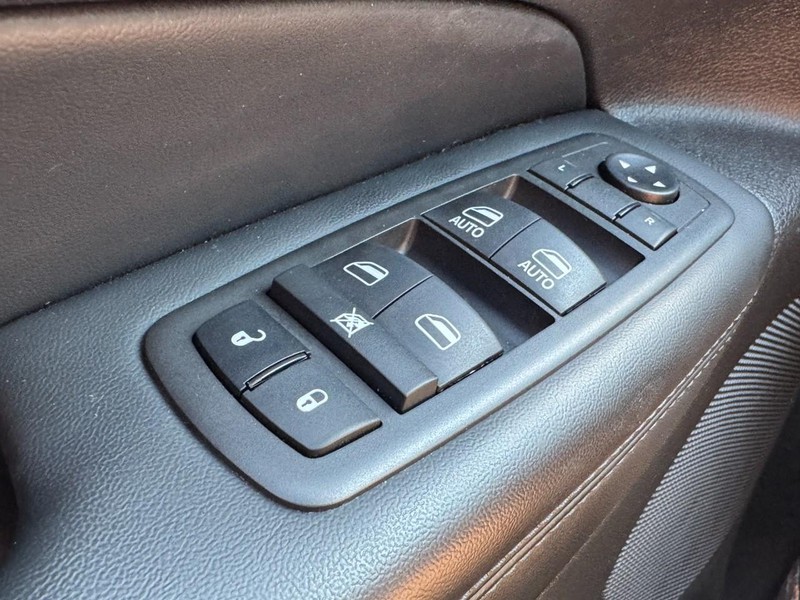 Jeep Grand Cherokee Vehicle Image 30